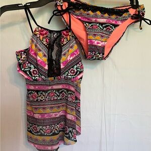 No Boundaries colorful bathing suit. Top is a small & bottoms are a medium.